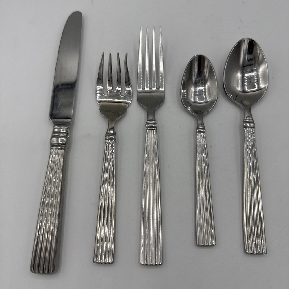 CRESCENDO by Reed & Barton 18/8 Stainless Flatware 5 PIECE PLACE SETTING Korea
